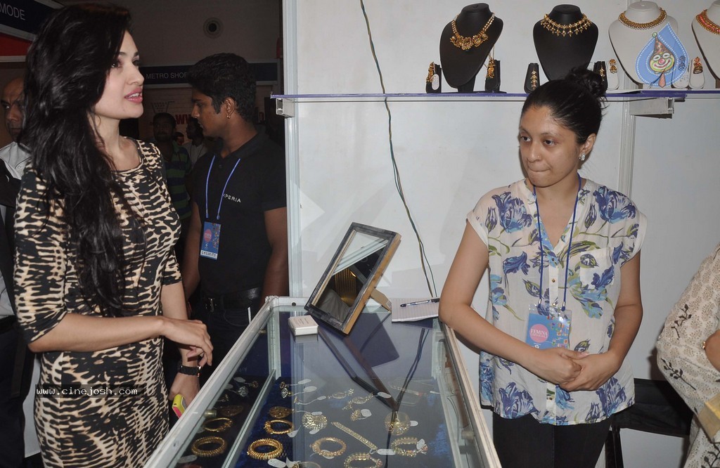 Yuvika Chaudhary at Femina Carnival Pune 2014 - 28 / 38 photos