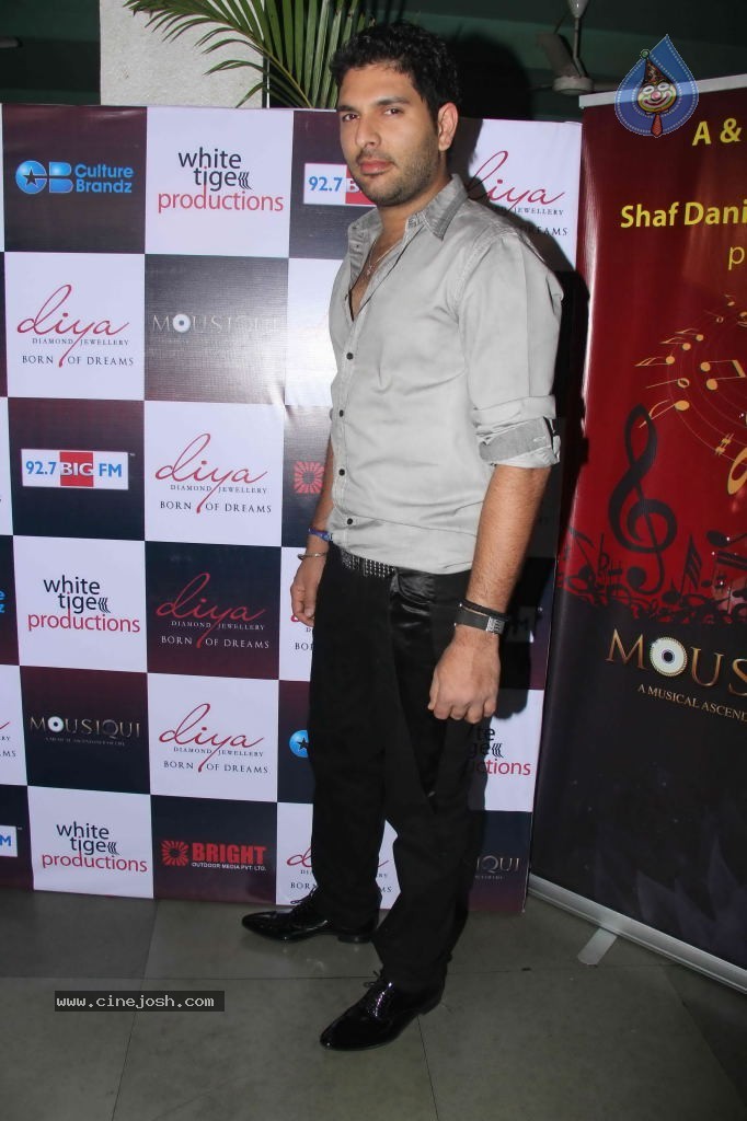 Yuvraj Singh at Diya Mousiqi Concert - 3 / 17 photos