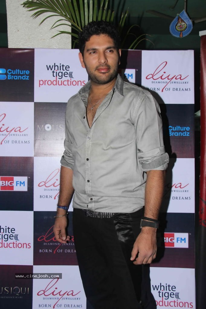 Yuvraj Singh at Diya Mousiqi Concert - 11 / 17 photos