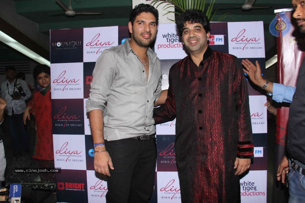 Yuvraj Singh at Diya Mousiqi Concert - 13 / 17 photos