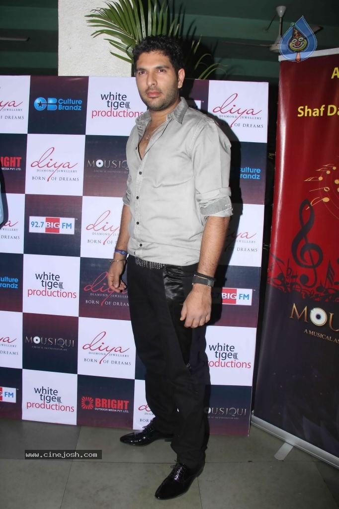 Yuvraj Singh at Diya Mousiqi Concert - 14 / 17 photos