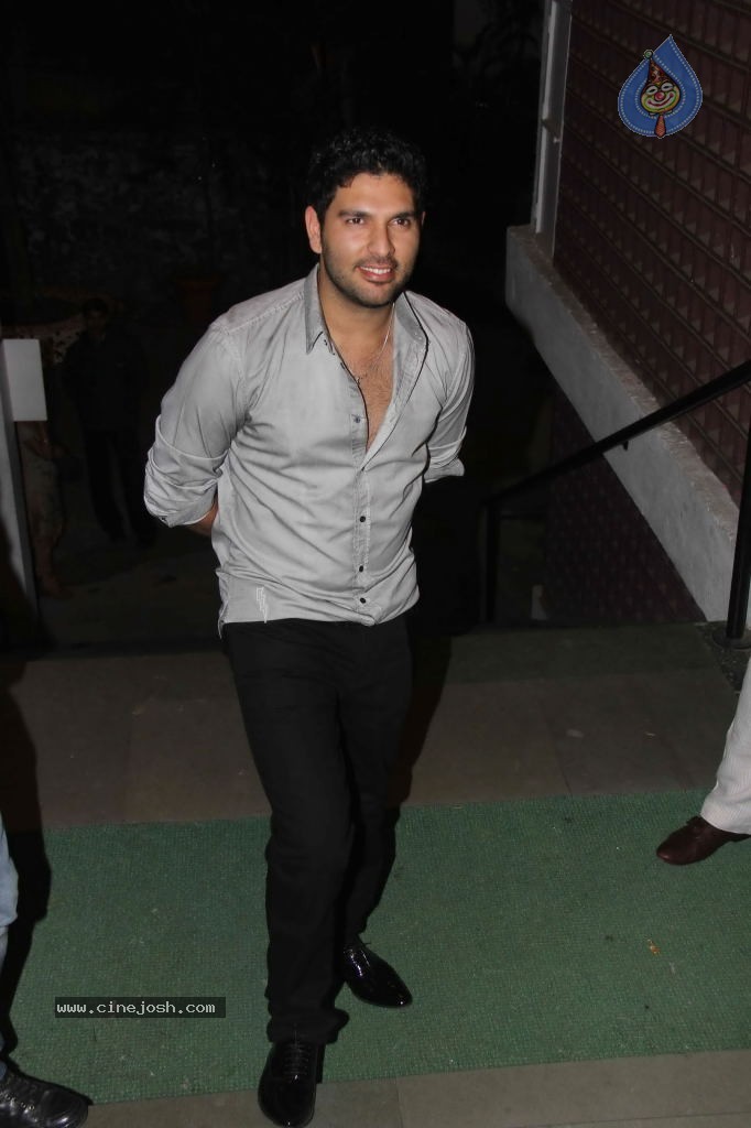 Yuvraj Singh at Diya Mousiqi Concert - 15 / 17 photos