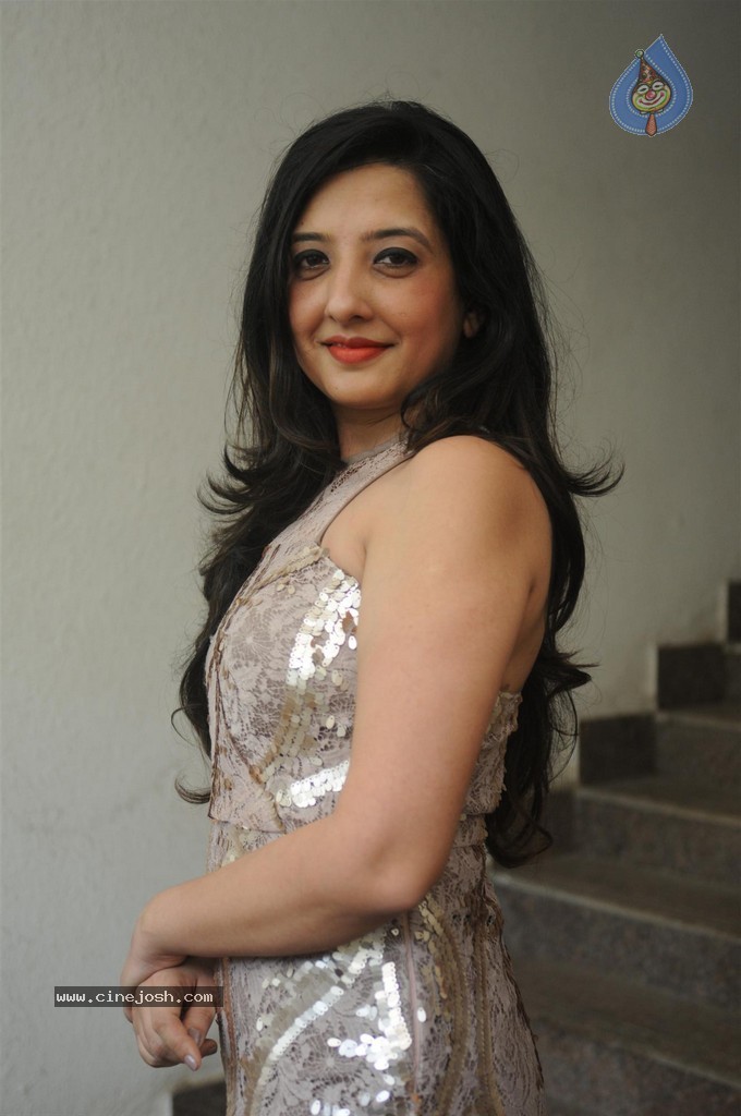 Zareen Khan at Amy Billimoria Friendly Collection Photoshoot - 8 / 55 photos