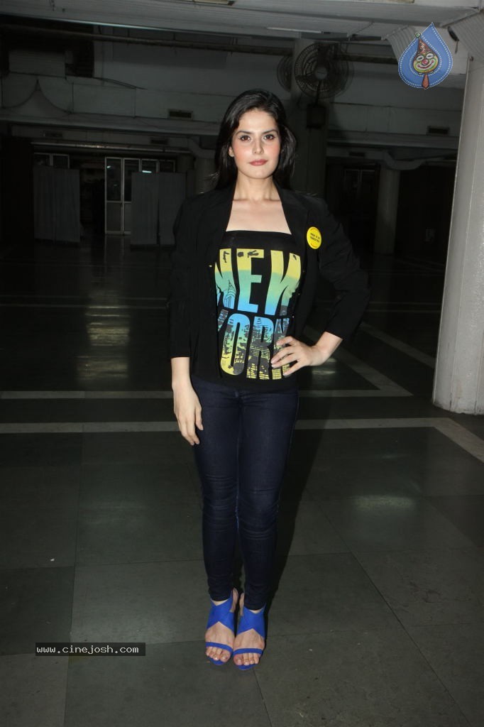 Zareen Khan at World No Tobbacco Day - 17 / 37 photos