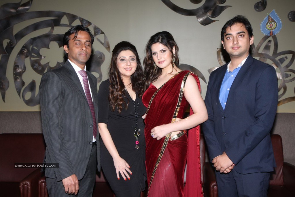 Zarine Khan at GJIWL Launch Event - 2 / 37 photos