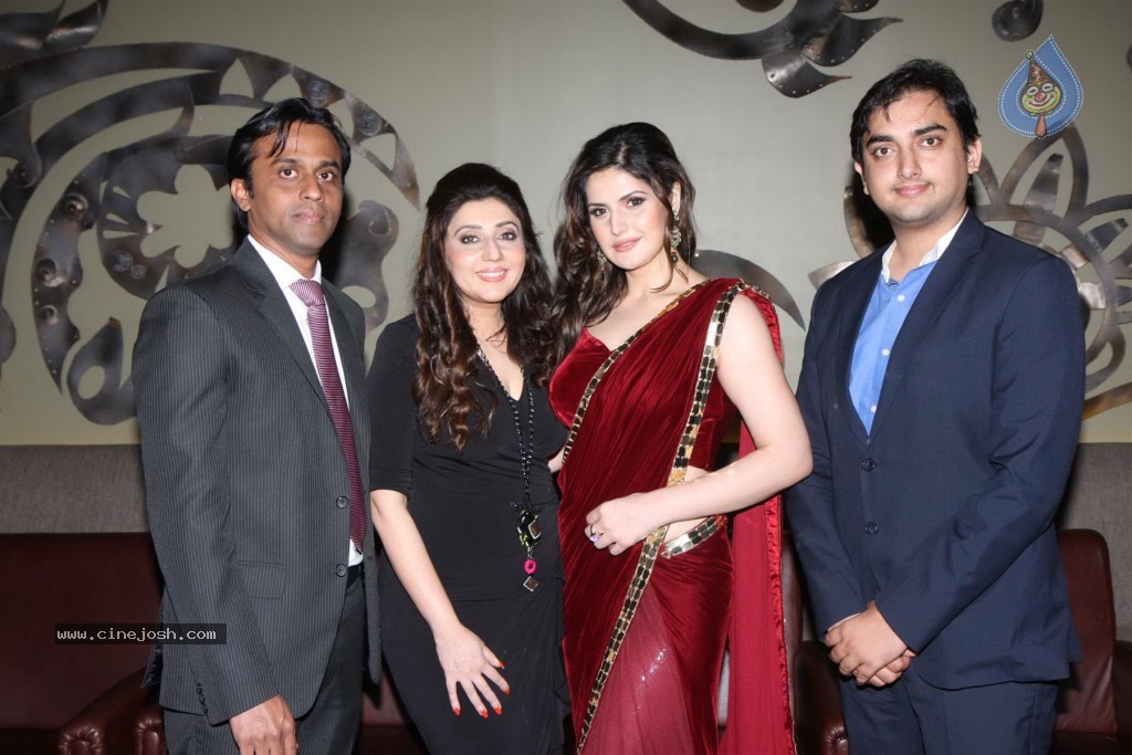 Zarine Khan at GJIWL Launch Event - 4 / 37 photos