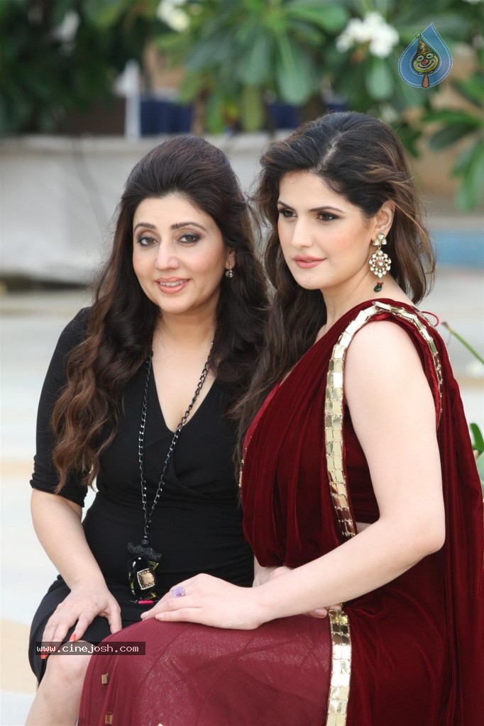 Zarine Khan at GJIWL Launch Event - 5 / 37 photos