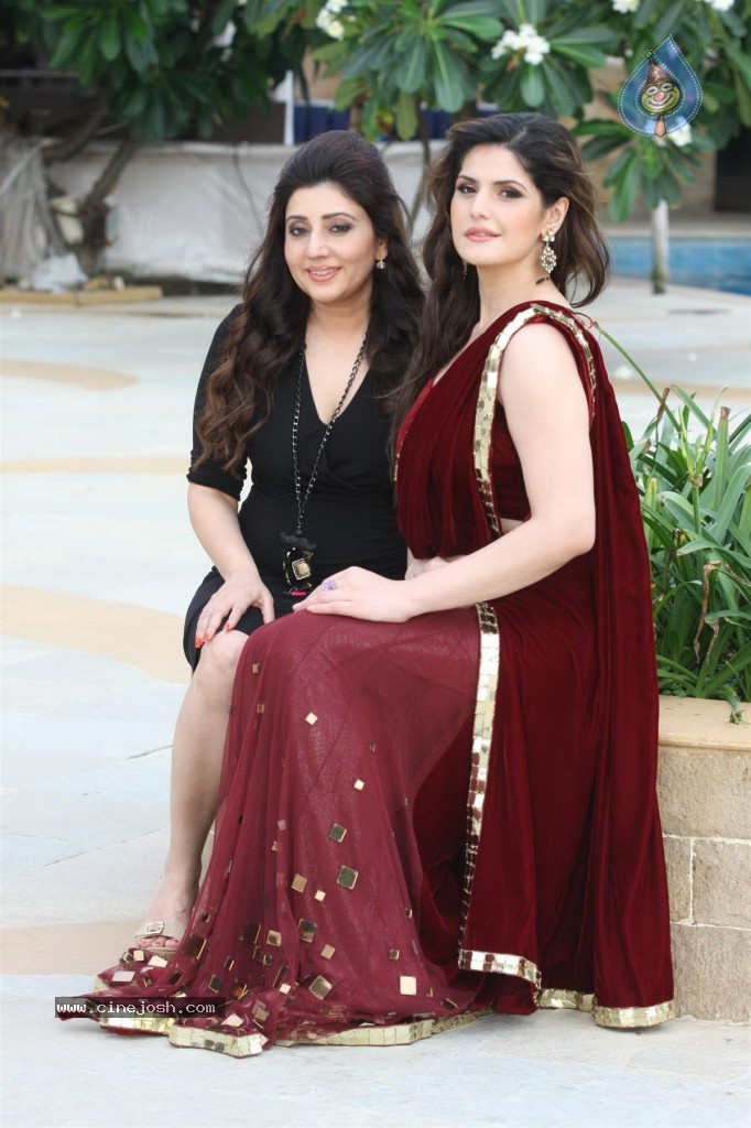 Zarine Khan at GJIWL Launch Event - 11 / 37 photos