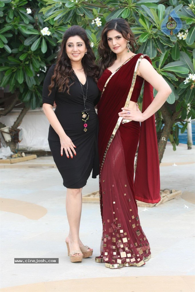 Zarine Khan at GJIWL Launch Event - 16 / 37 photos