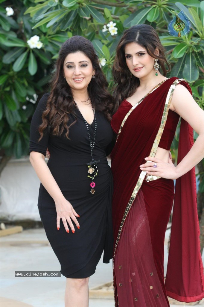 Zarine Khan at GJIWL Launch Event - 20 / 37 photos