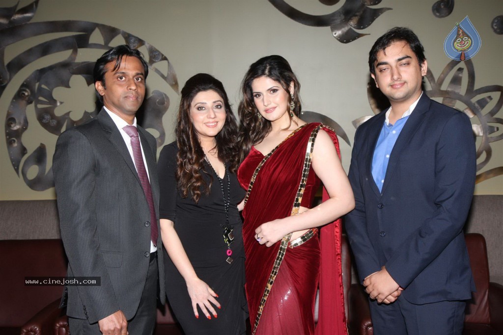 Zarine Khan at GJIWL Launch Event - 25 / 37 photos