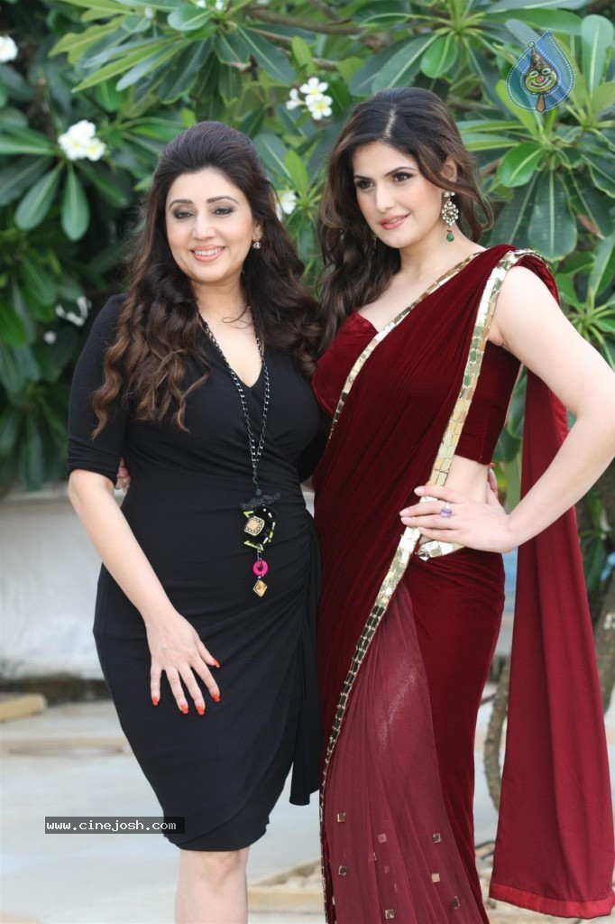 Zarine Khan at GJIWL Launch Event - 33 / 37 photos