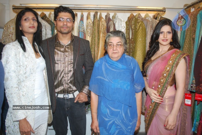 Zarine Khan At Riyaz Gangji's Libas Store - 12 / 30 photos