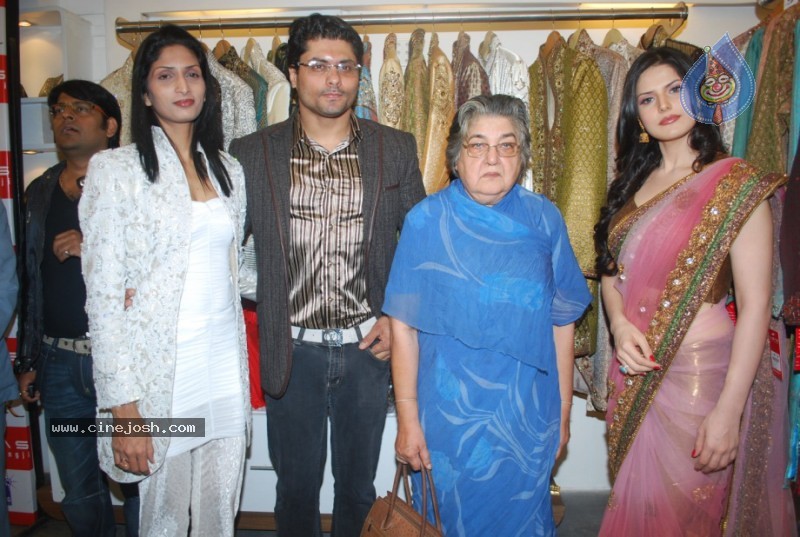 Zarine Khan At Riyaz Gangji's Libas Store - 30 / 30 photos