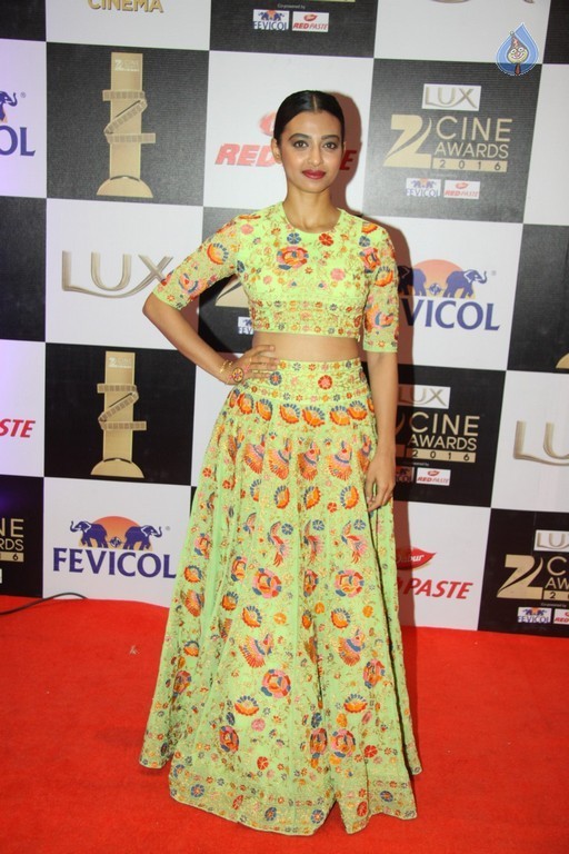 Zee Cine Awards 2016 Photos - 25 / 81 photos