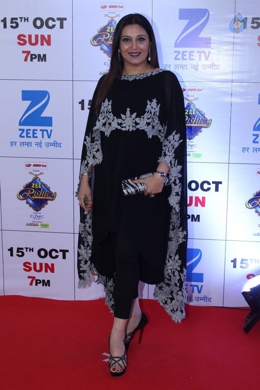 Zee Rishtey Awards 2017 Red Carpet Photos - 31 / 70 photos
