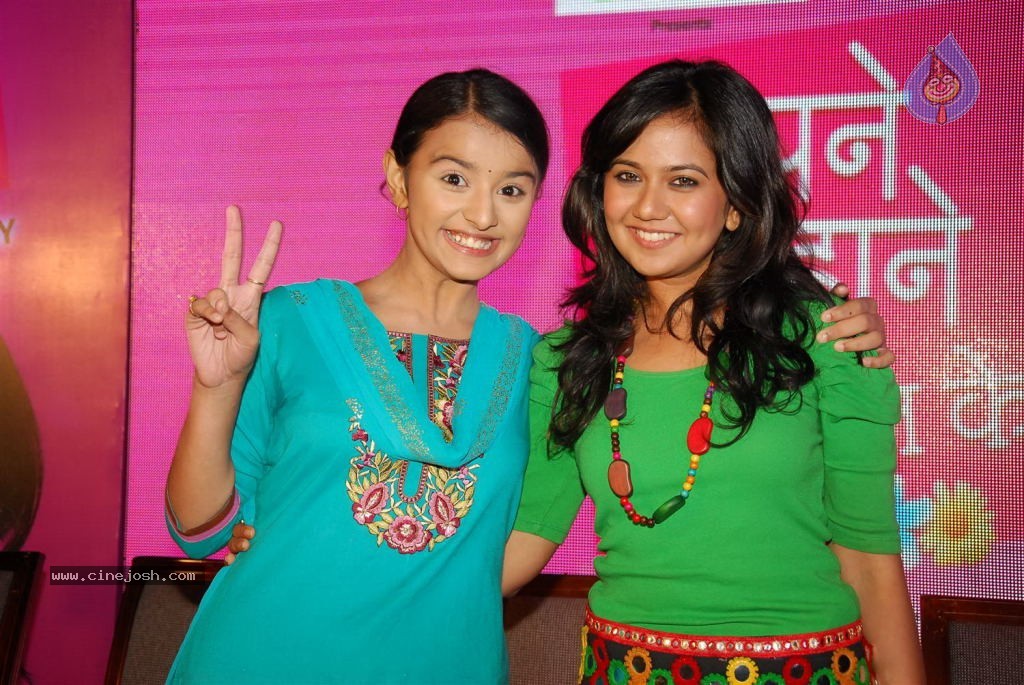Zee TV Sapne Suhane Ladakpan Ke Show Launch - 18 / 39 photos