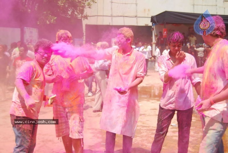 Zoom Holi Party 2011 - 85 / 148 photos