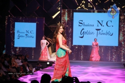 Abu Jani And Sandeep Khosla Fashion Show Photos - 25 of 40