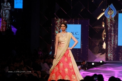 Abu Jani And Sandeep Khosla Fashion Show Photos - 26 of 40