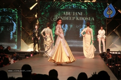 Abu Jani And Sandeep Khosla Fashion Show Photos - 37 of 40