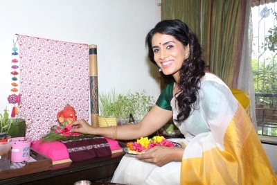 Actress Sonali Kulkarni Ganapathi Pooja Photos - 3 of 16