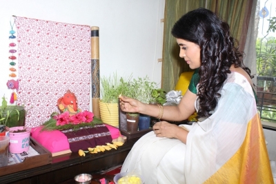 Actress Sonali Kulkarni Ganapathi Pooja Photos - 14 of 16