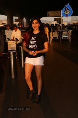 Adah Sharma Spotted at Airport - 13 of 14