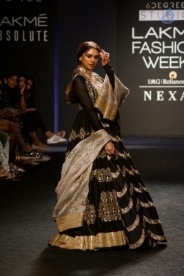 Aditi Rao Hydari at LFW Winter Festive 2017 - 9 of 16