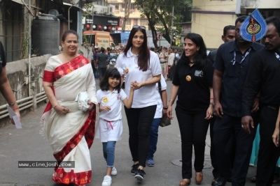 Aishwarya Rai Bachchan Announces Her Fathers Birthday - 5 of 21