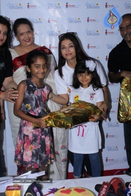 Aishwarya Rai Bachchan Announces Her Fathers Birthday - 20 of 21