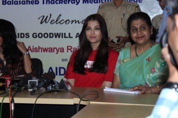 Aishwarya Rai Visites Cooper Hospital - 2 of 26