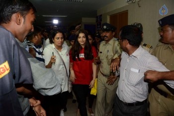 Aishwarya Rai Visites Cooper Hospital - 22 of 26