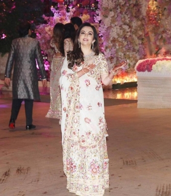 Akash Ambani And Shloka Mehta Engagement Party Photos - 30 of 41