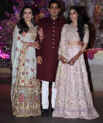 Akash Ambani And Shloka Mehta Engagement Party Photos - 32 of 41