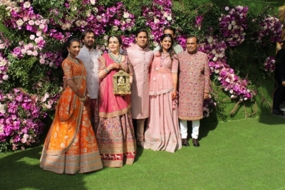 Akash Ambani and Shloka Mehta Wedding Reception - 35 of 38