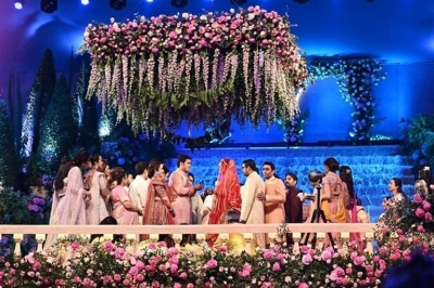 Akash Ambani and Shloka Mehta Wedding Reception - 27 of 43