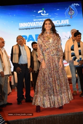 Akshay And Sonam Promote Pad Man - 1 of 21