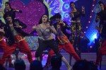 Alia Bhatt n Parineeti Perform at The IIAA 2014 - 25 of 49