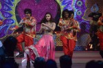Alia Bhatt n Parineeti Perform at The IIAA 2014 - 35 of 49