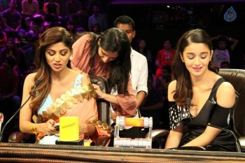 Alia Bhatt On Set Of Super Dancer - 7 of 21
