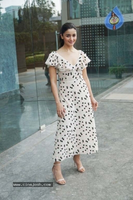 Alia Bhatt Spotted At Karan Johar Office - 4 of 8