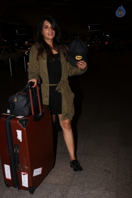 Amyra Dastur and Richa Chadda Spotted at Airport - 8 of 19