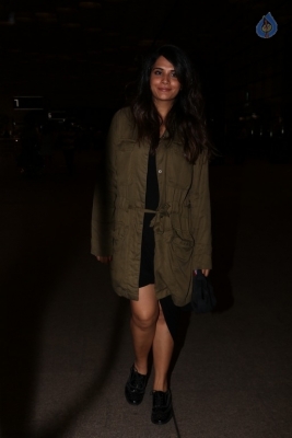 Amyra Dastur and Richa Chadda Spotted at Airport - 15 of 19