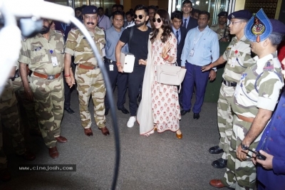 Anushka Sharma And Virat Kohli Spotted At Airport - 11 of 21