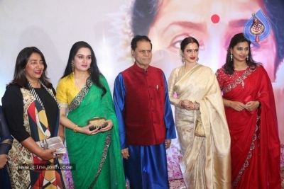 Asha Bhosale Awarded 5th Yash Chopra Memorial Award - 26 of 30