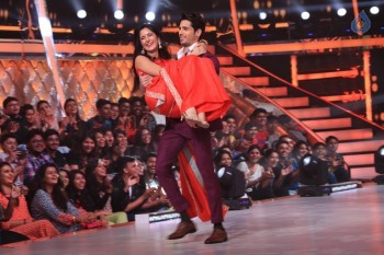 Baar Baar Dekho Team at Set of Jhalak Dikhhla Jaa - 25 of 42