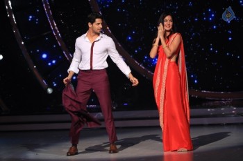 Baar Baar Dekho Team at Set of Jhalak Dikhhla Jaa - 36 of 42