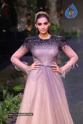 Blenders Pride Fashion Tour 2017 - 23 of 39