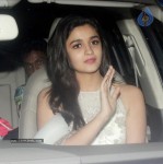 Bolly Celebs at SRK Eid Party - 12 of 39